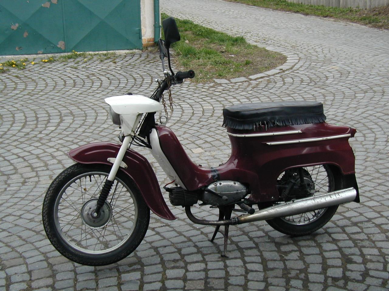 Původně typ 05 z roku 1963, po sundání plechů a výměně motoru je to ted vlastně typ 21 Sport.